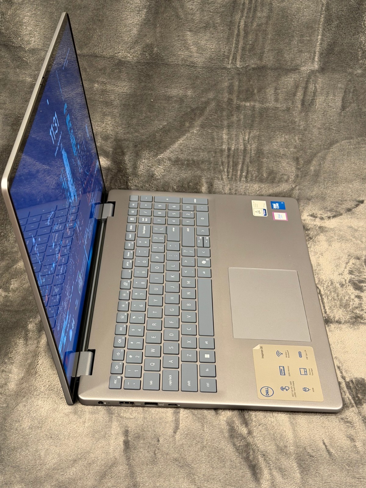 Dell Inspiron 16 5640, i7 150U, Silver, 16 GB RAM, 1 TB SSD, Mint Condition