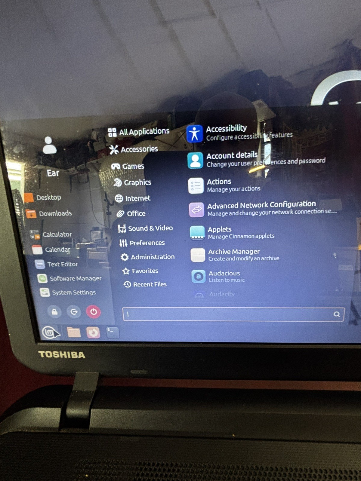 Toshiba Satellite C55-B5299 15.6″ Laptop Celeron 8GB RAM 1TB HDD Linux Mint