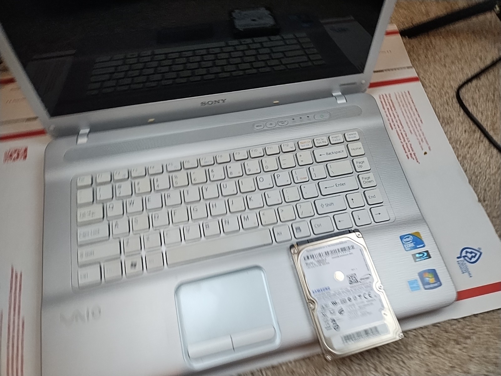 Sony VAIO VGN-NW150J intel Core 2 Duo Bluray Laptop Computer Silver 4GB 500GB