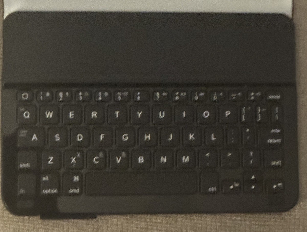 Apple iPad Mini 2 w/ Black Keyboard Folio Case Cover Bundled