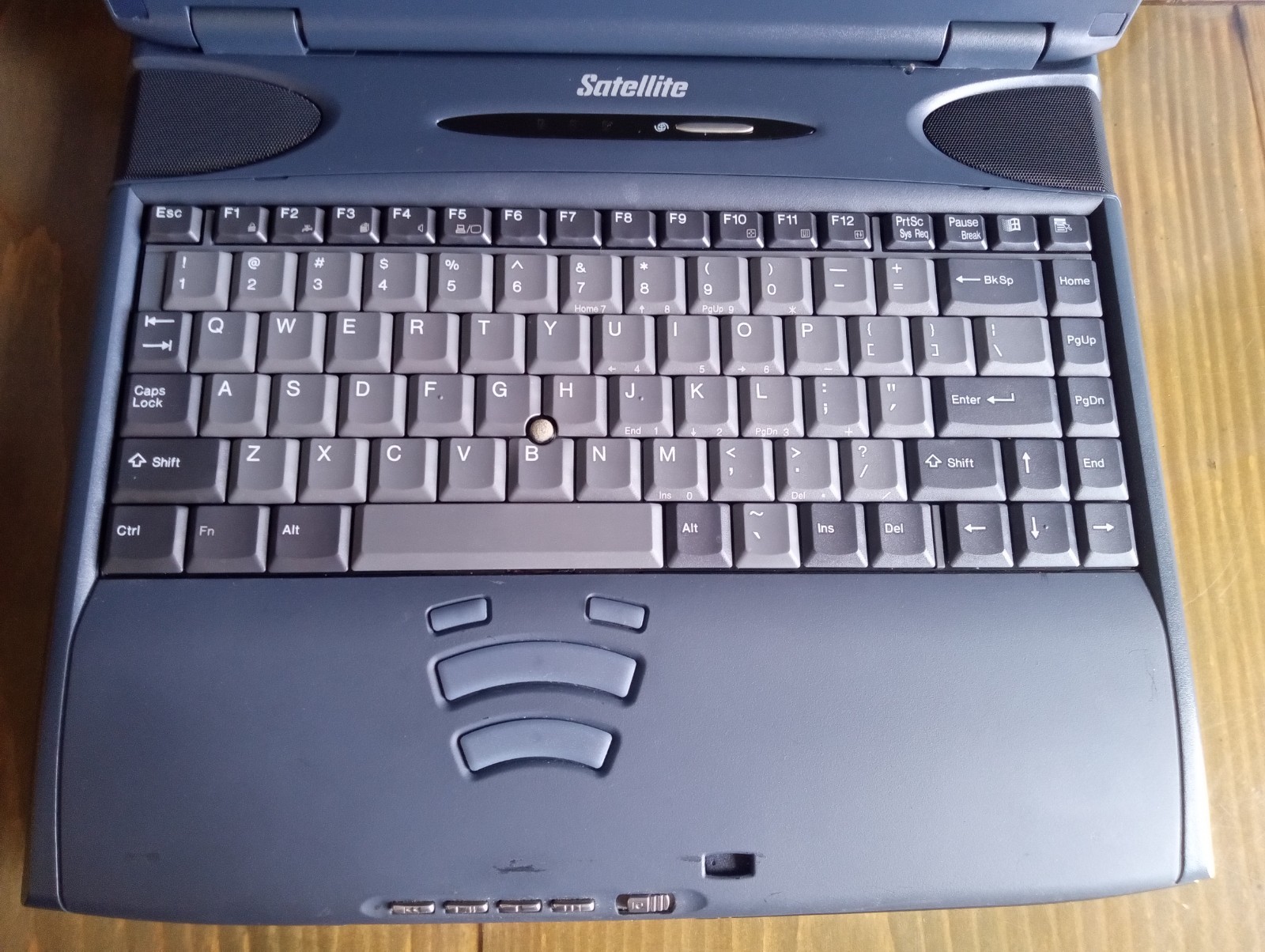 Vintage 1998 Toshiba Satellite P5275U-4K9J0 Laptop TESTED BOOTS WIN 98