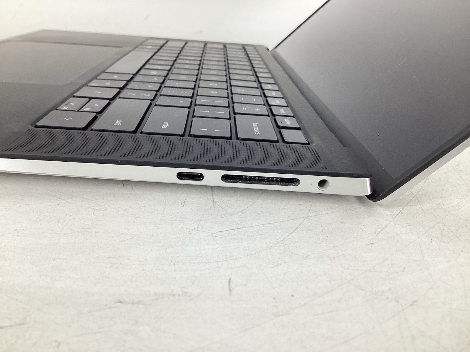 Dell XPS 15 9500 15″ (i5-10300H 2.50GHz 16GB RAM, No SSD/OS) No AC