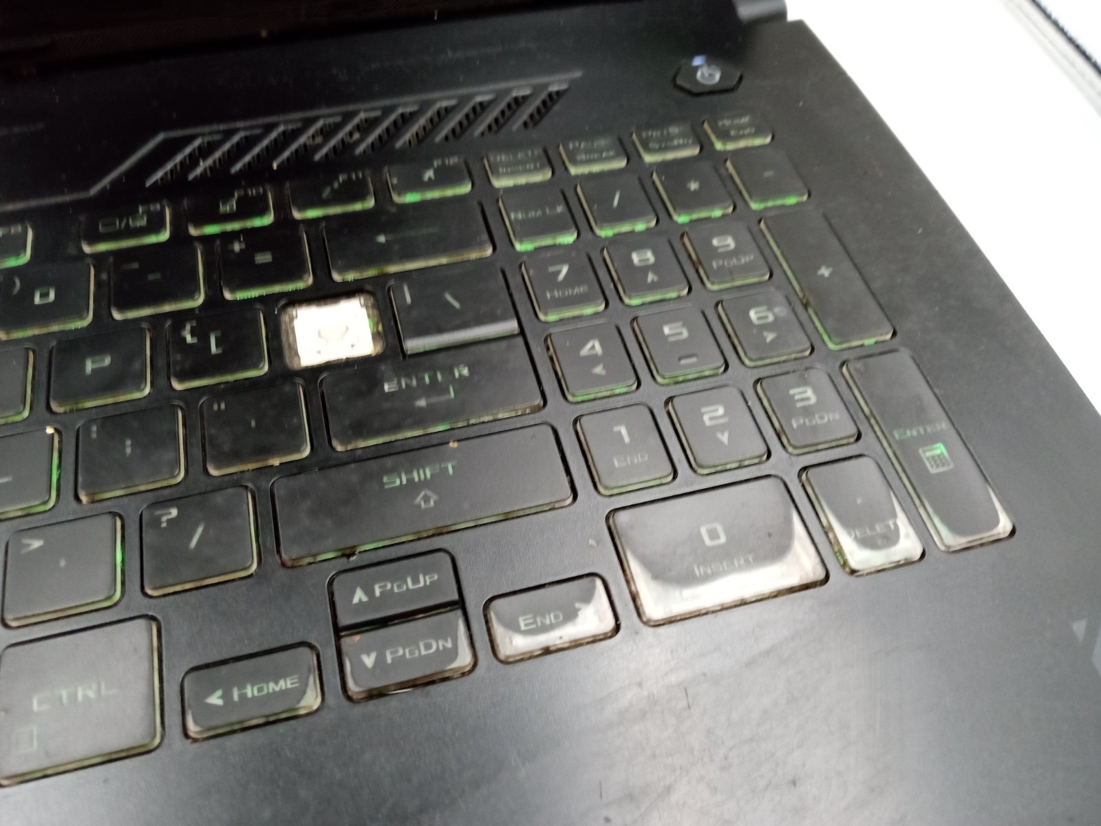 Asus TUF Gaming A17 FA707XU 17.3″ AMD Ryzen 9 7940HS Radeon 780M -BOOTS -READ!!