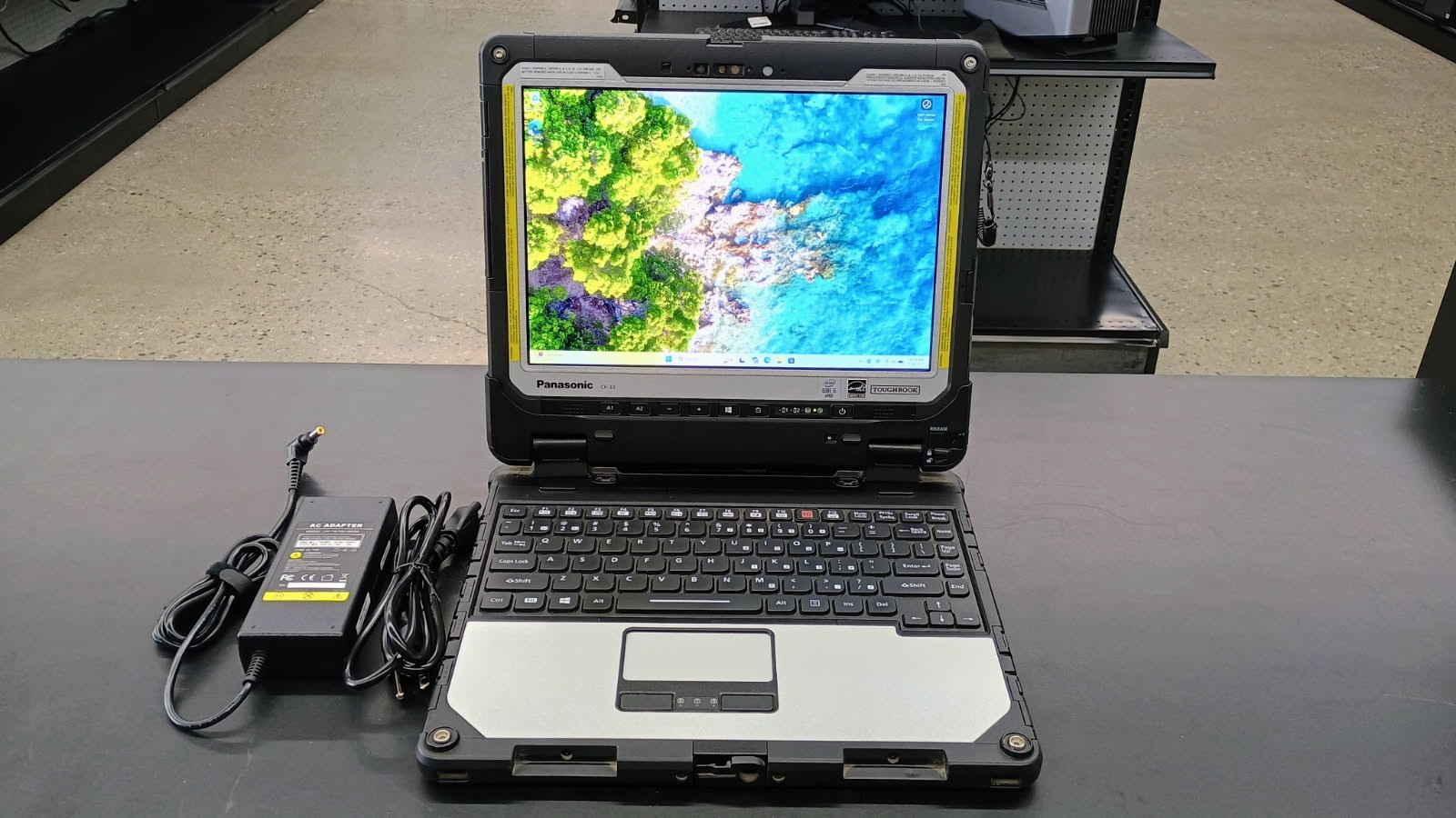 Panasonic Toughbook CF-33 – i5-10310u – 16GB Ram – 512GB SSD – Win 11 Pro -Read