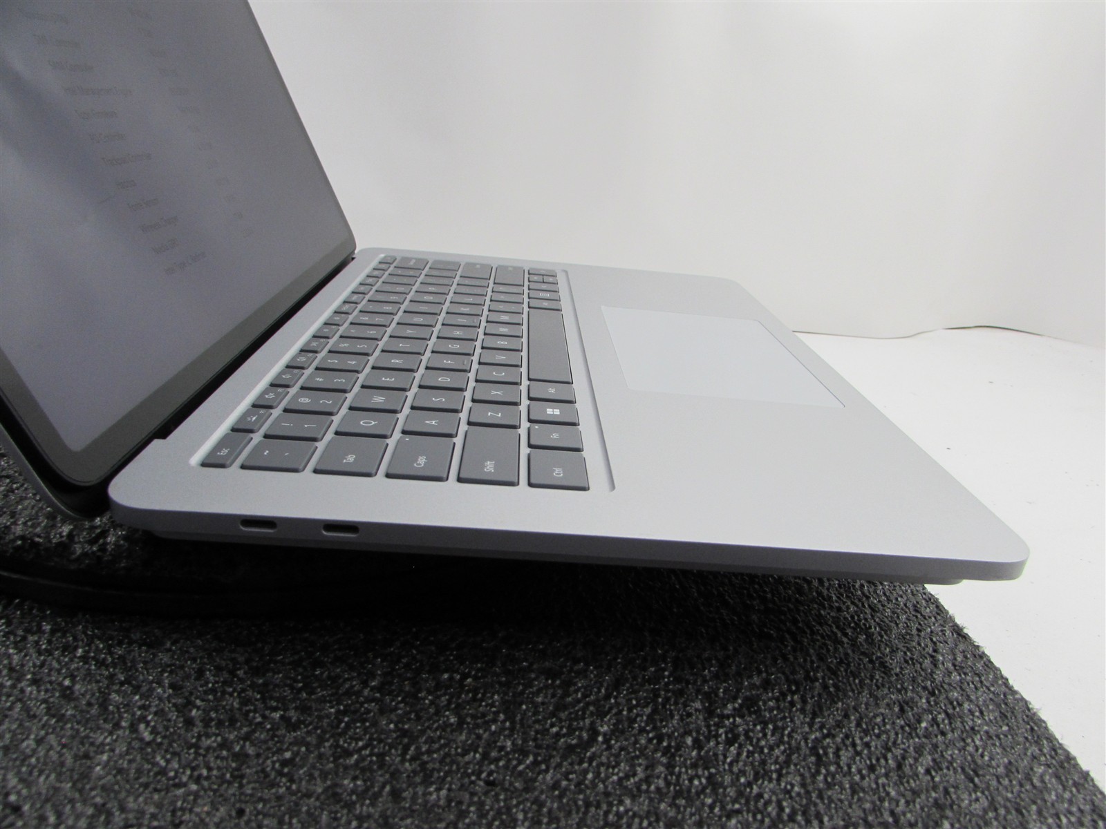 Microsoft Surface Laptop Studio 1964 i7-11370H 1TB SSD 32GB RTX A2000 *No A/C*