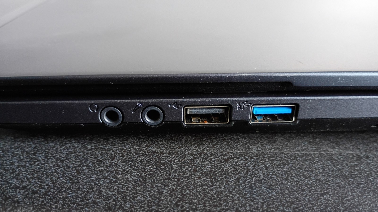 CLEVO i7 7700 HQ, @2.8 GHz, 17.3″ 24 GB RAM, 477 GB M.2 SSD, WIN 11 PRO 25H2