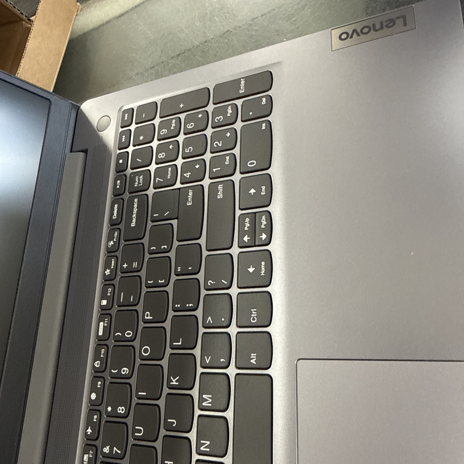 Lenovo IdeaPad Slim 3 15IAN8 15.6″ Intel N100 4GB DDR5 128GB UFS Windows 11 HS