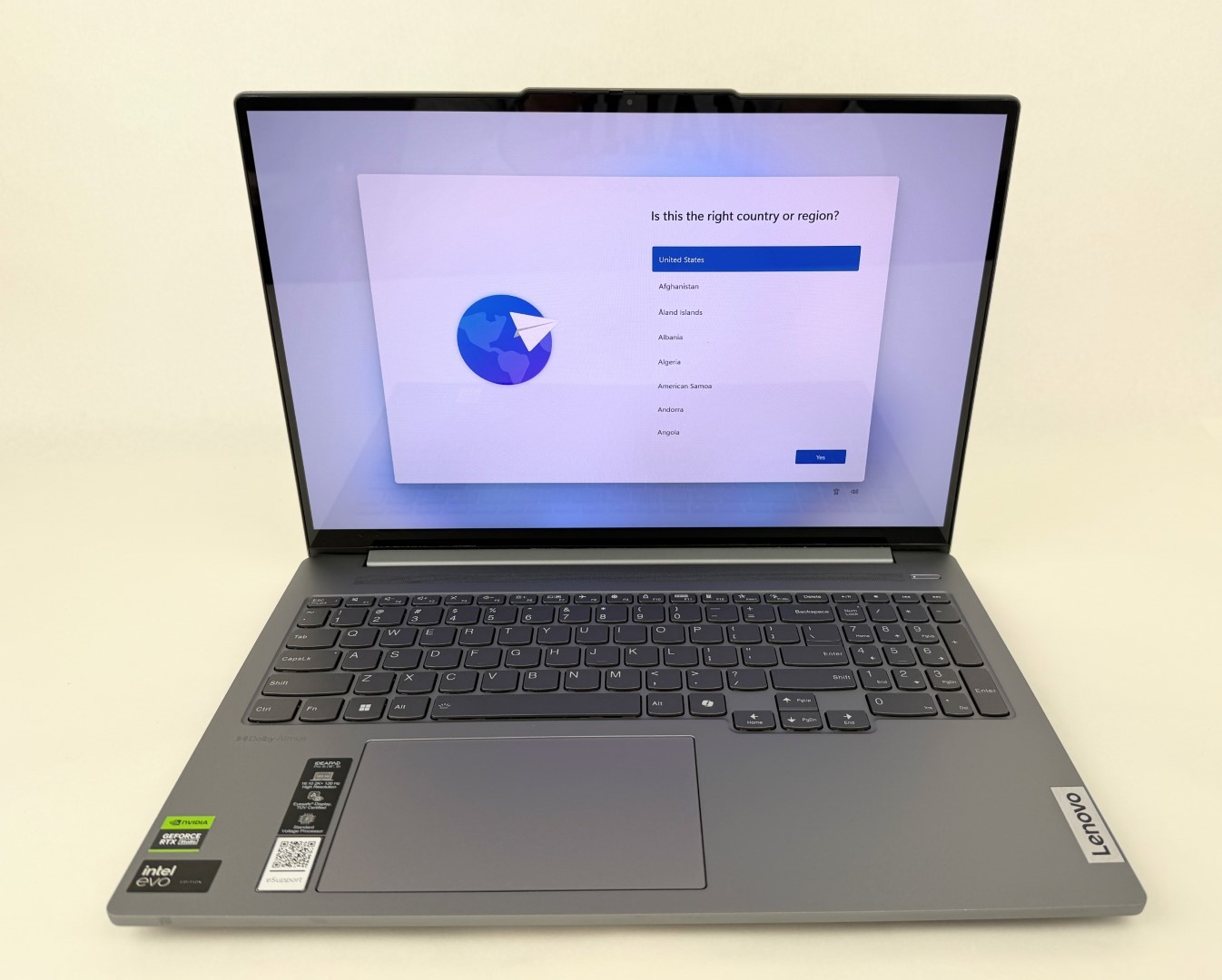 Lenovo IdeaPad Pro 5i 16″ 2048×1280 OLED Touch Ultra 9 185H 32GB 1TB 4050 Dent