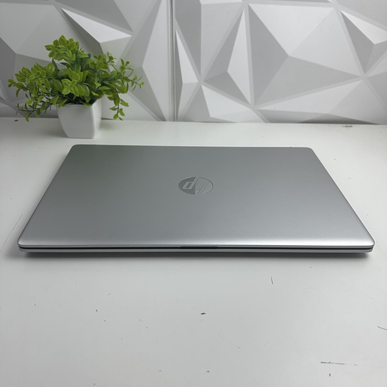 HP 17 Laptop, 17.3″ FHD, AMD Ryzen 5 7530U, 8GB, 512GB SSD, Silver