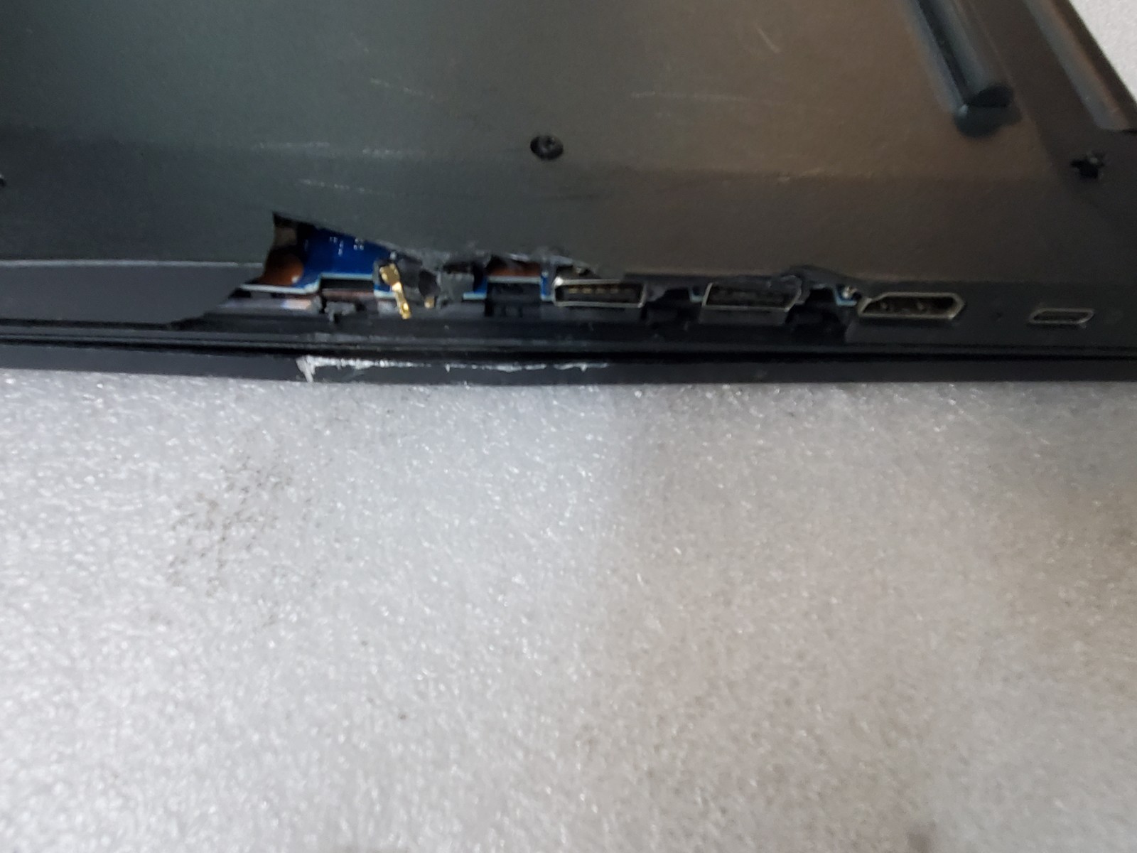 Lenovo ThinkPad E590 Core i5-8265U@1.60GHz, 4GB RAM ,NO SSD/ HD ,FOR PARTS