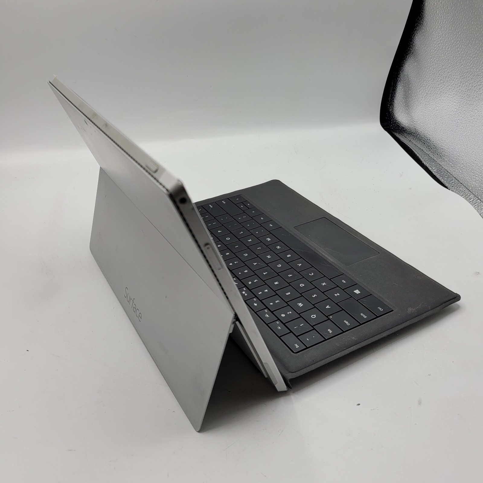 Microsoft Surface Pro Core i5 7300U 2.6GHz 4GB RAM 64GB SSD 14″ ***Boot to Bios