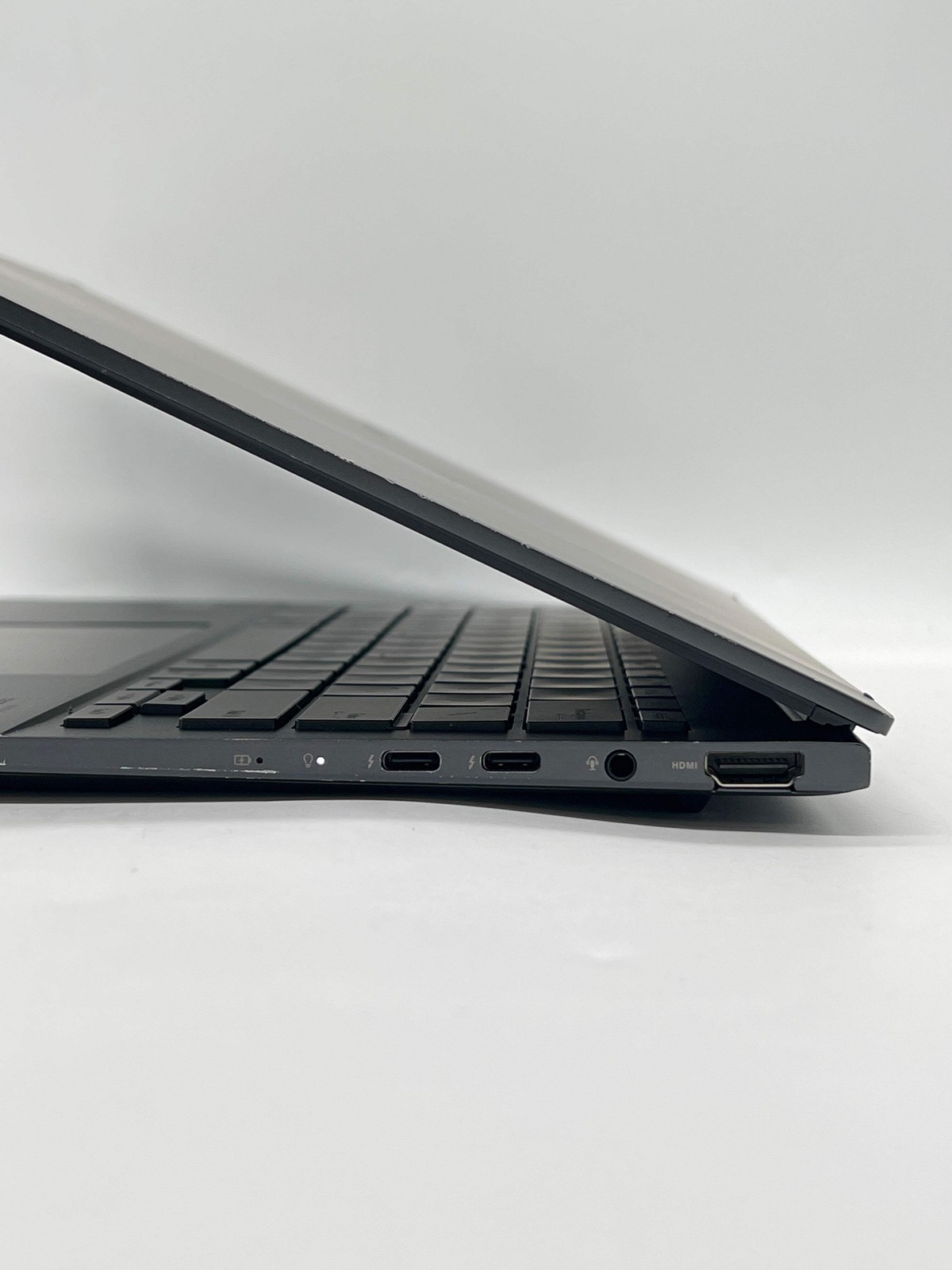 Asus Zenbook 14 Q425M OLED Ultra 7 155H 16GB RAM 1TB SSD – For Parts (Read DESC)