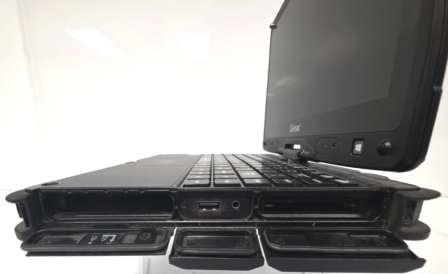 Getac V110 G2| Intel Core i5-5300U 2.30GHz| 8GB RAM| No HDD| No OS| 1,085 Hours
