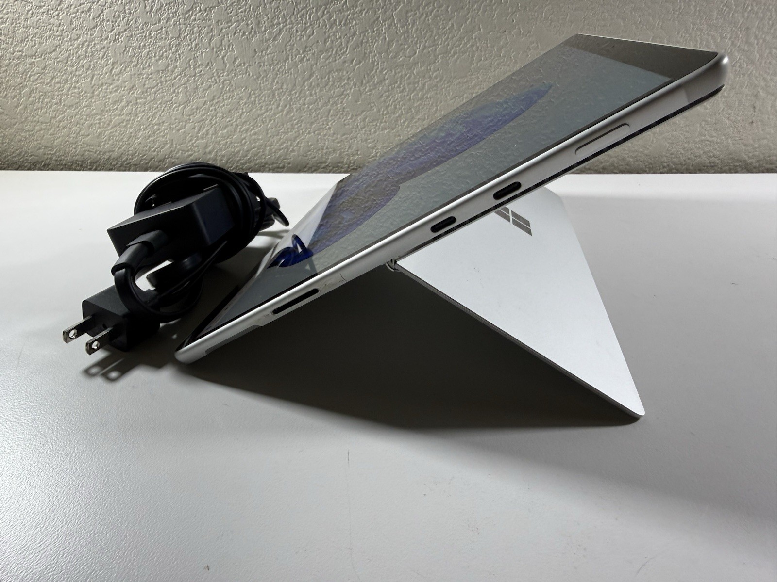 Microsoft Surface Pro 8 (1982) i5-1145G7 – 16GB RAM – 256GB 120Hz – Win 11 Pro