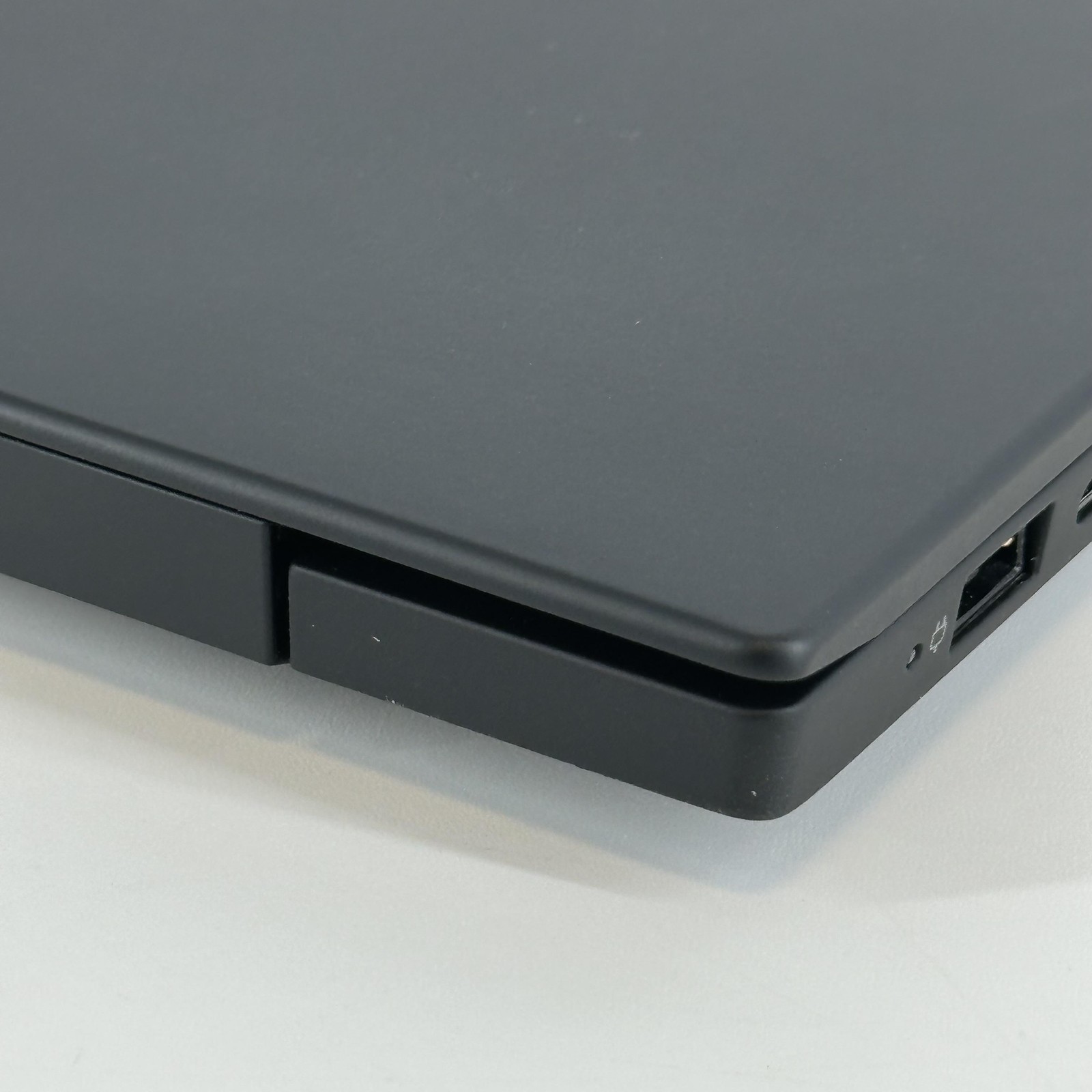 Lenovo ThinkPad P1 Gen 2 15.6 FHD i9-9880H 2.30GHz 16GB 512GB SSD Quadro T2000