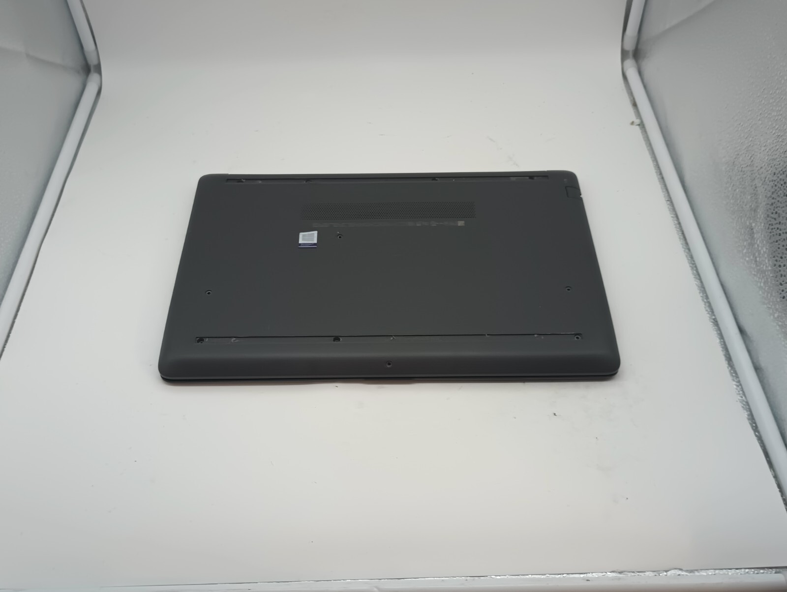 10211 HP 255 G7 w/charger.Radeon R3.8GB.128GB M.2.15.6″.Radeon Graphics.W11 Pro