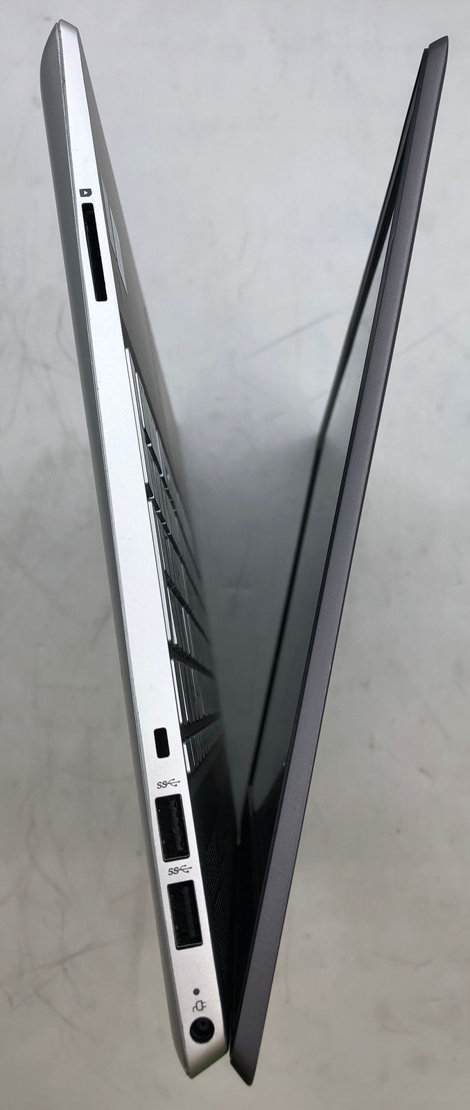 HP Pavilion 15-cs3065cl 15.6″ Core i7-1065G7 Quad Core 1.30 GHz, 12GB 1TB Win11H