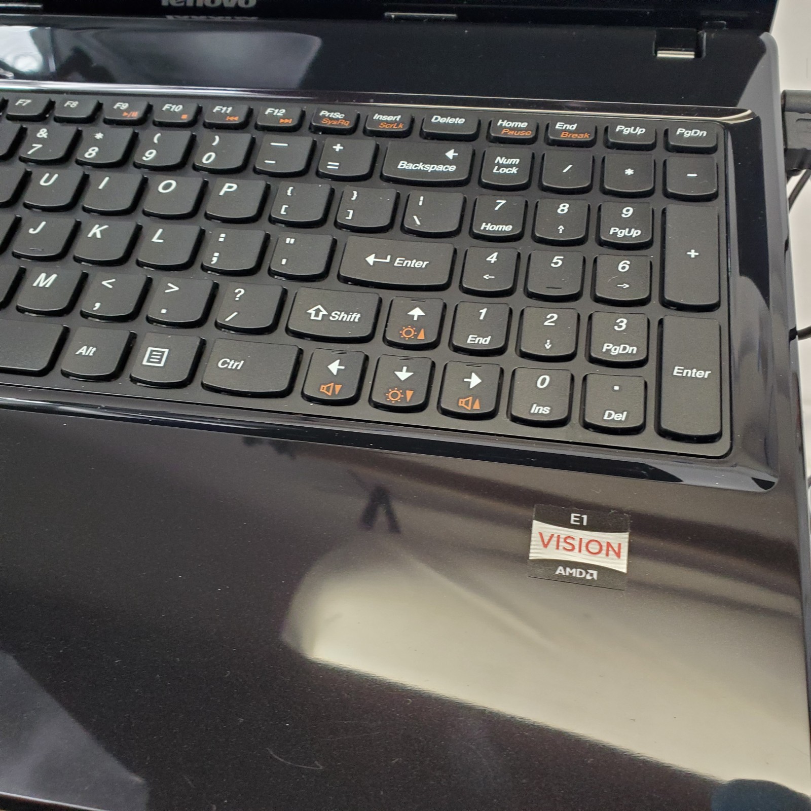 Lenovo G585 15.6″ Laptop AMD E1 4GB RAM 250GB HDD PSU Mouse Box Parts Repair