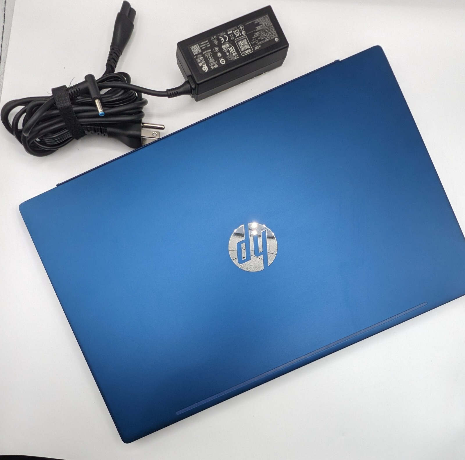 hp pavilion 15-cw0007ca 8gb ram, 1 tb HDD,Amd Ryzen 3-2200U Touchscreen Laptop