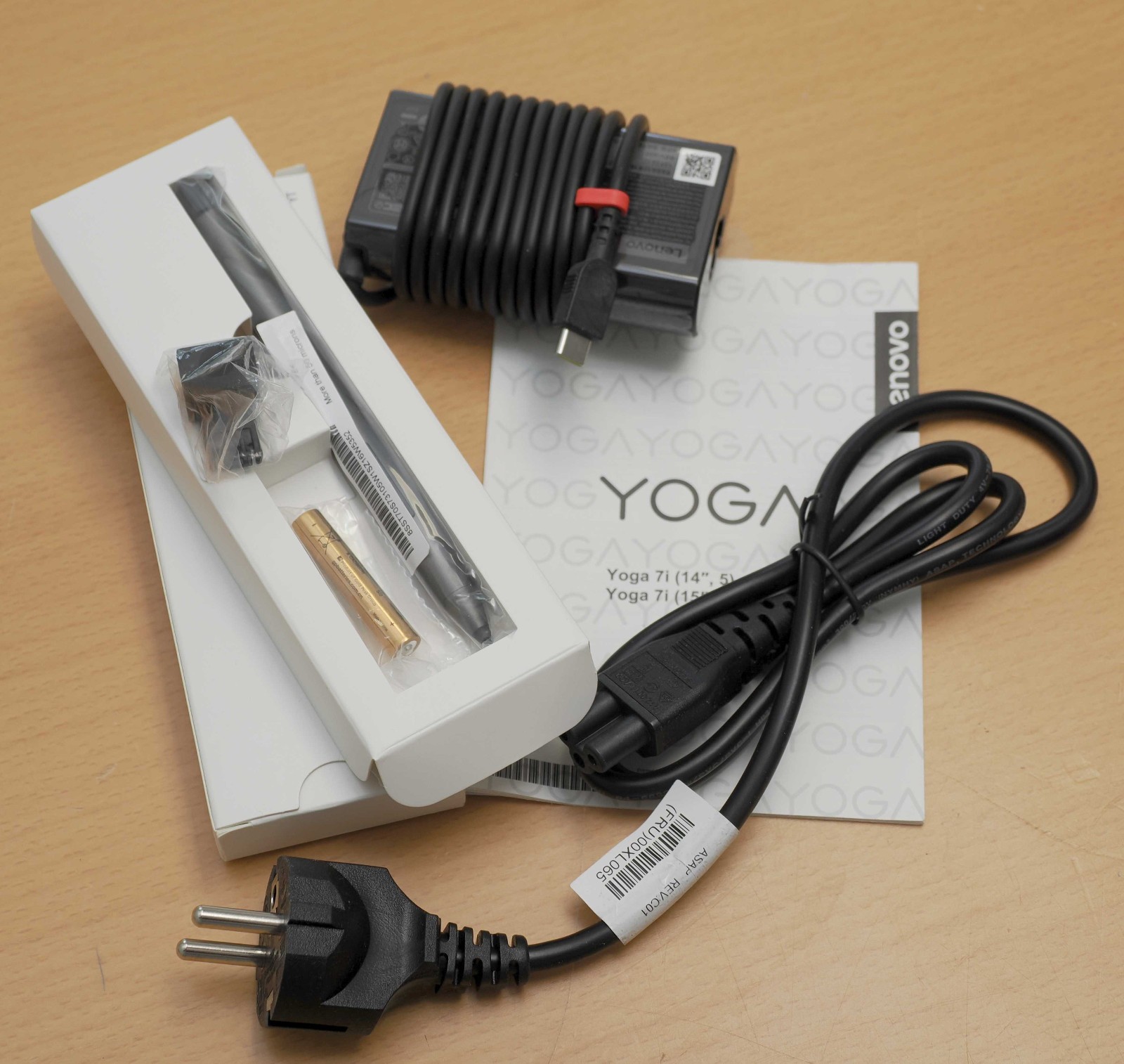NEW ORIGINAL BOX – Lenovo Yoga 7 14ITL5 – 14” FHD Touch i5-1135G7 16GB 1TB W11H – QWERTY