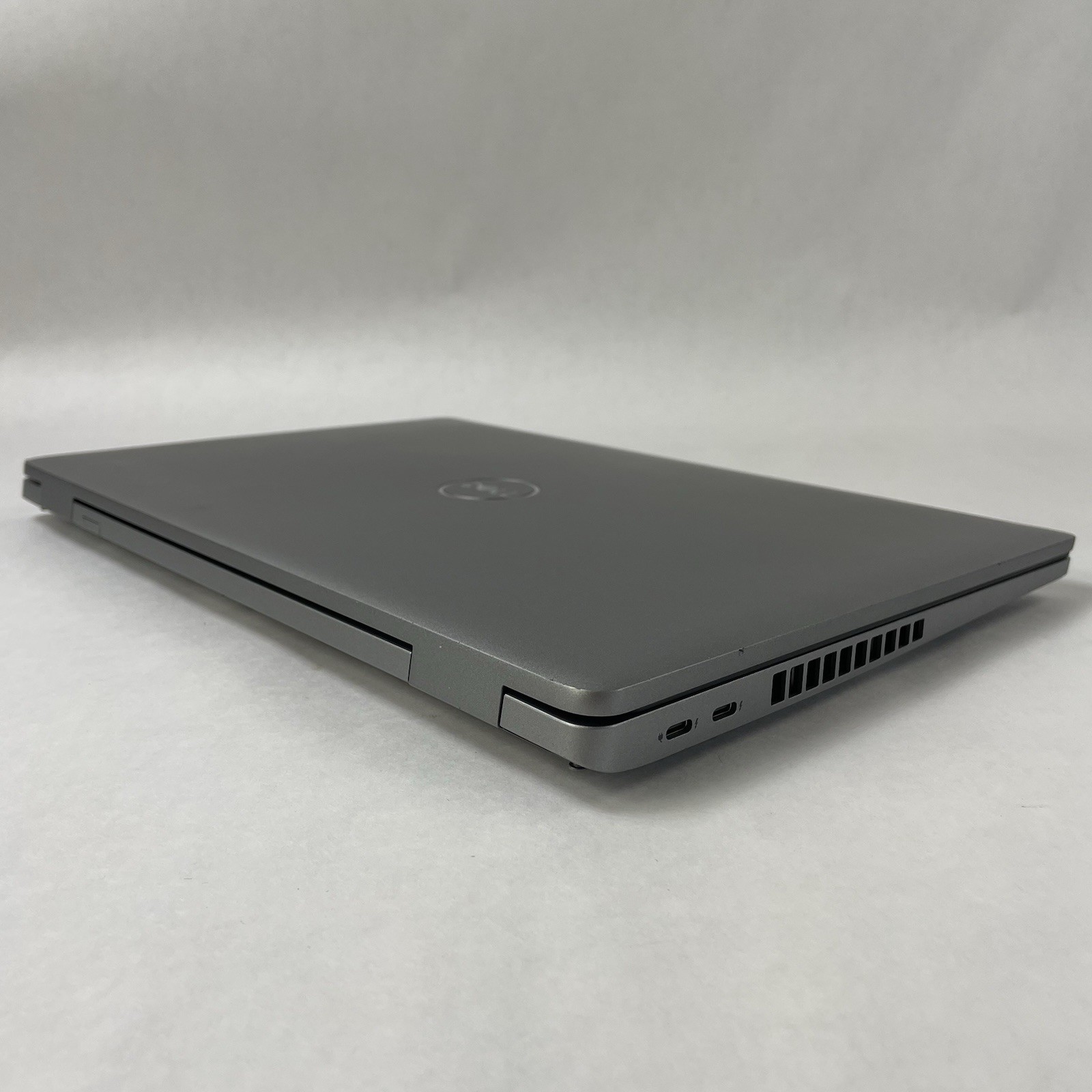 Dell Latitude 5520 15.6″ i5-1135G7 2.4GHz 8GB RAM No SSD/OS/AC – Scratched Paint
