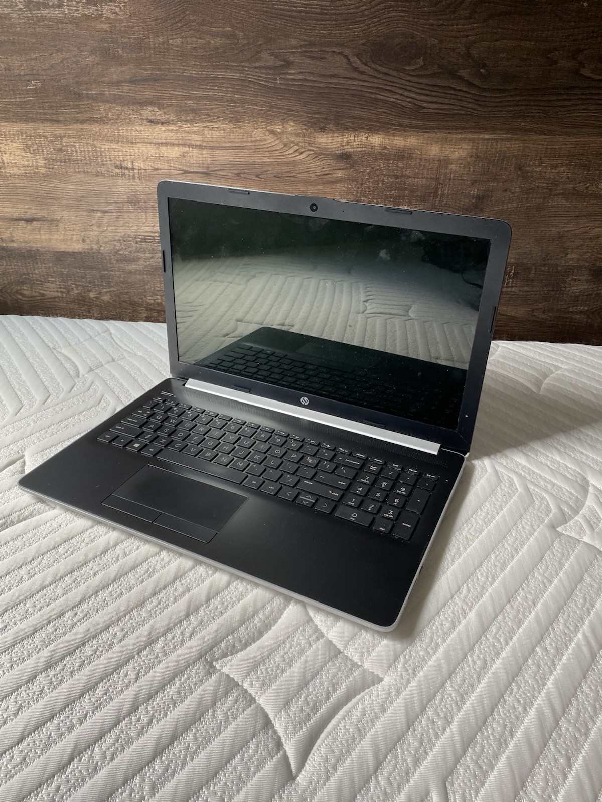 HP Pavilion 15.6″ i5 2.30GHz 8GB 1TB HDD Intel HD 4400 Silver/Black