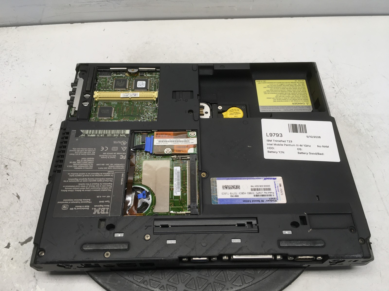 IBM ThinkPad T23 Intel Mobile Pentium III-M 1GHz NO RAM/HDD/BAT – FOR PARTS
