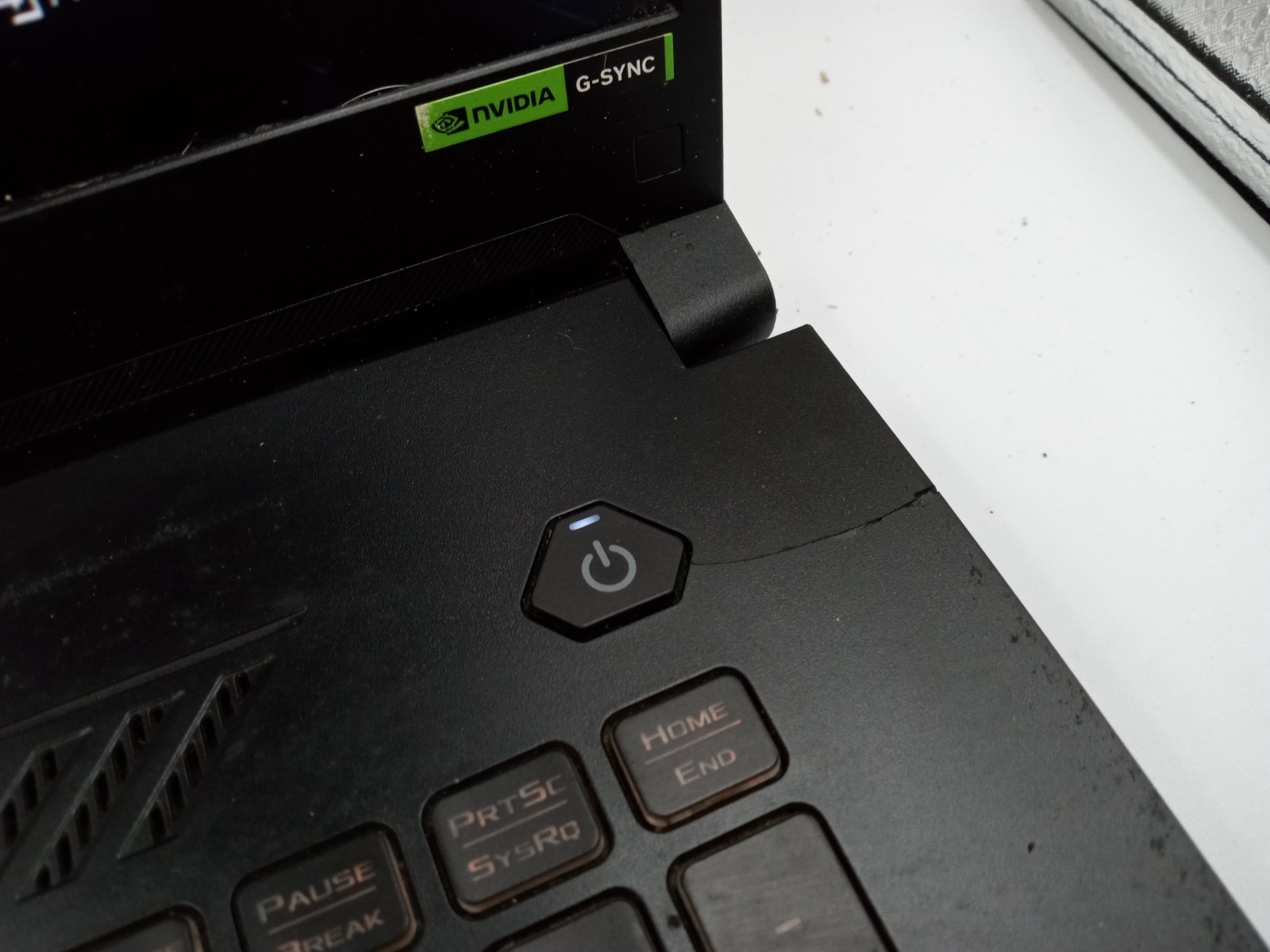 Asus TUF Gaming A17 FA707XU 17.3″ AMD Ryzen 9 7940HS Radeon 780M -BOOTS -READ!!