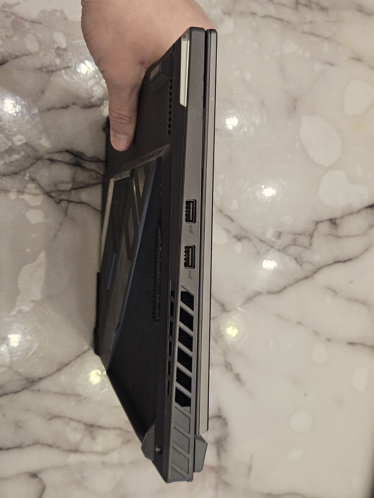 ASUS ROG Strix G16 i9 1400HX | Nvidia RTX 4060 8gb