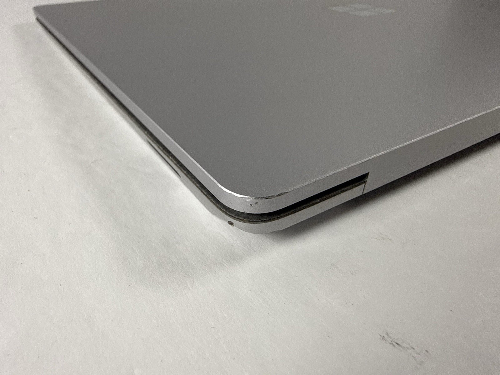 Microsoft Surface Laptop 5 13.5” 1950 Intel Core i7-1265U 16GB RAM 512GB NVME