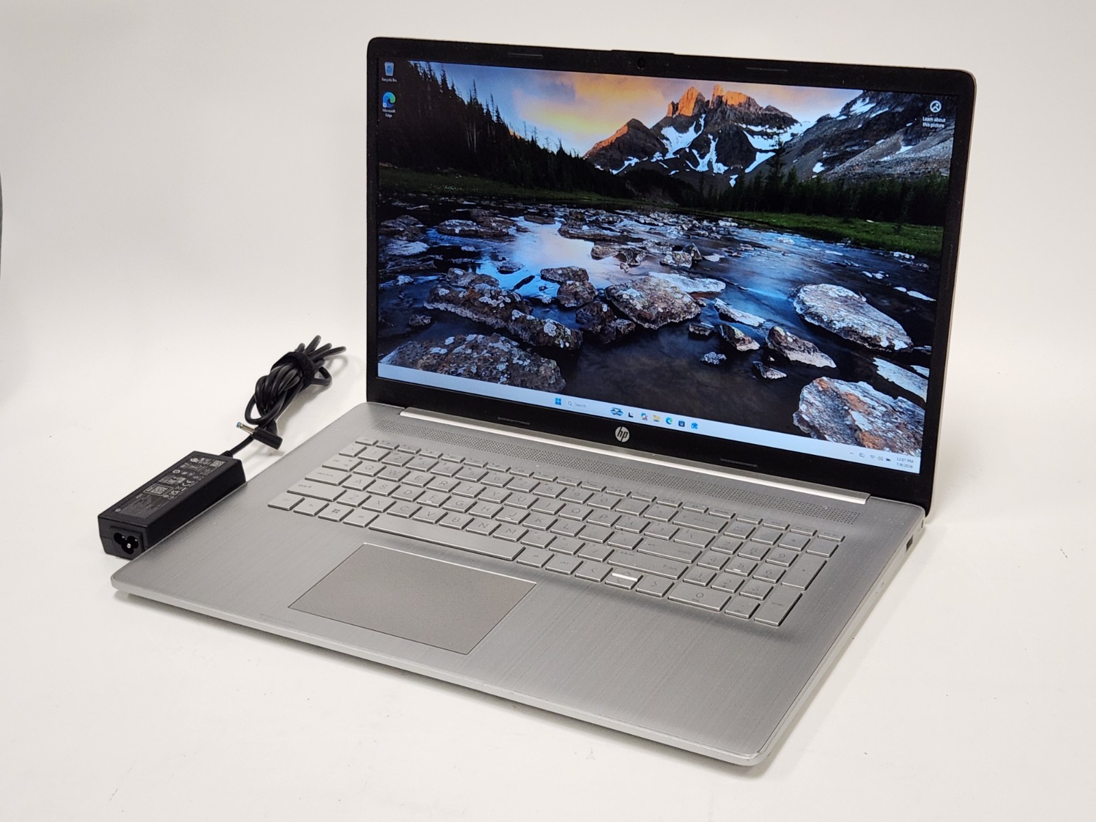 HP Laptop 17-CN2063CL 17.3″ Laptop i5-1235U 1.3GHz 8GB RAM 256GB SSD W11P