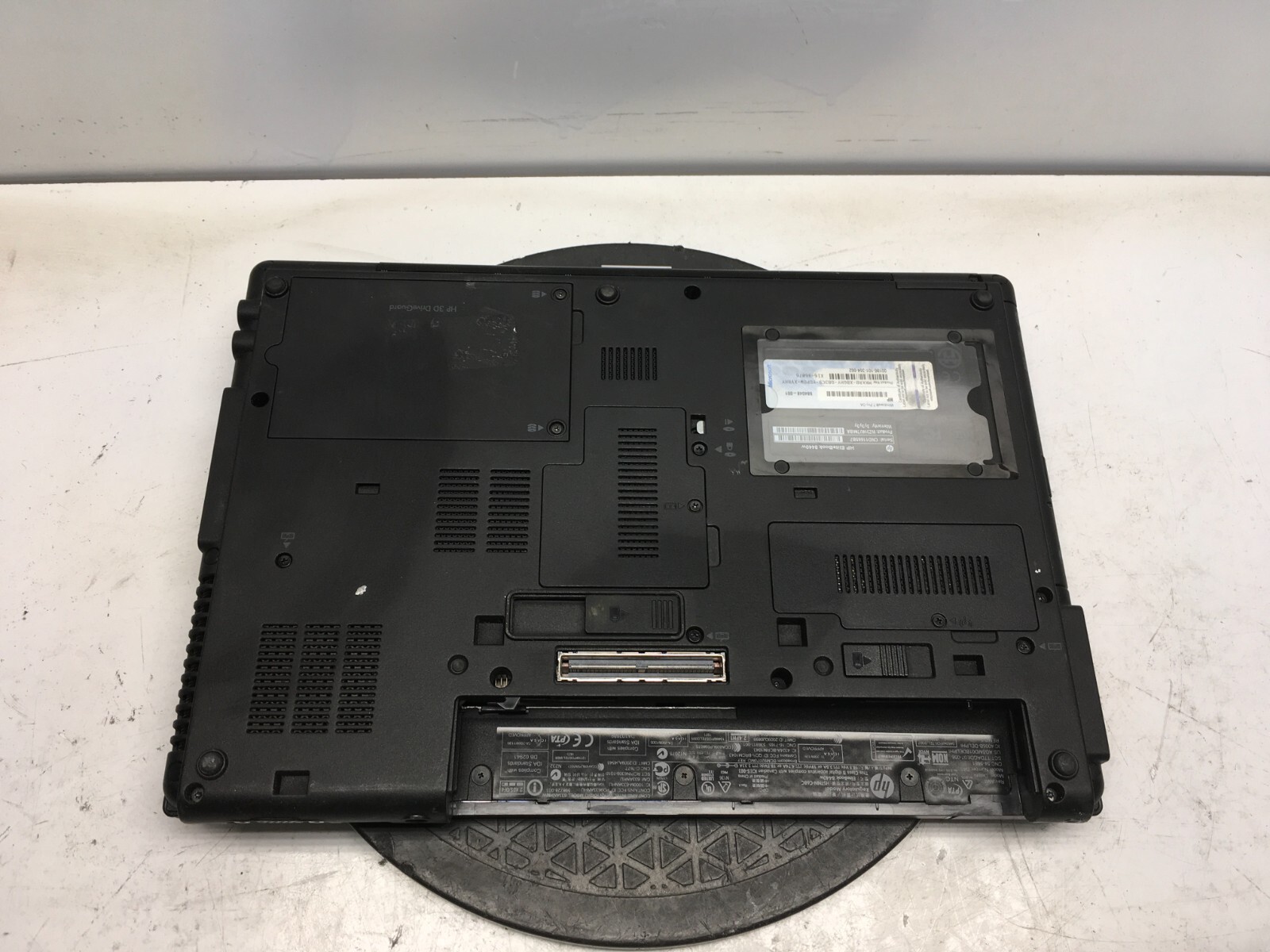 HP EliteBook 8440W Intel i5-M560 2.67GHz 6 GB NO HDD No Batt