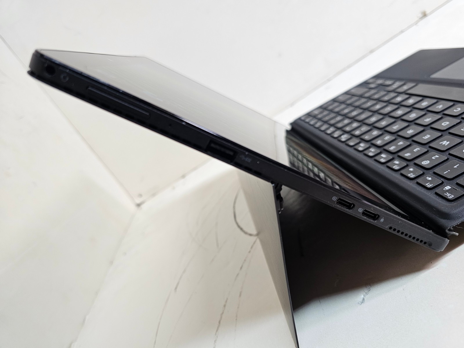 Dell Latitude 5290 Tablet Laptop – 1.7 GHz i5-8350U 8GB 256GB 12.5″ Touchscreen