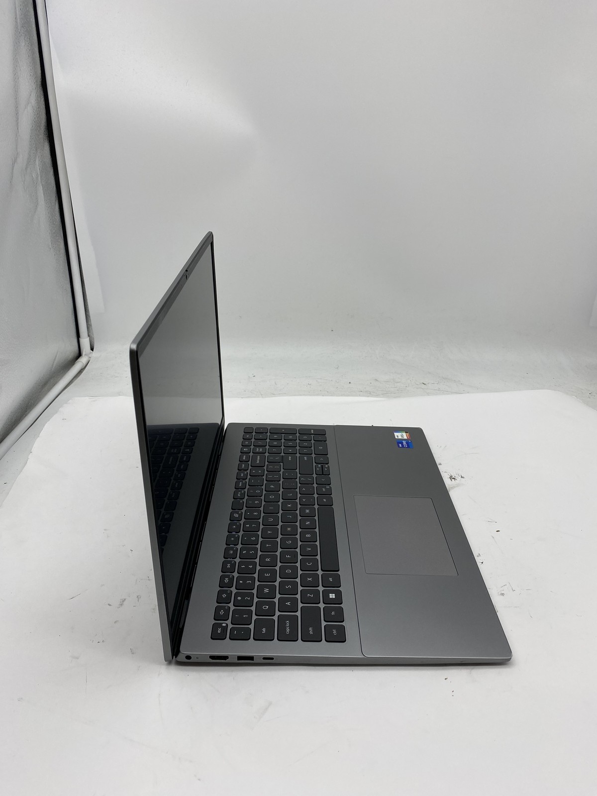 Dell Vostro 5620 Laptop Intel Core i7 1260P 2.1GHz 16GB RAM 256GB SSD W11P