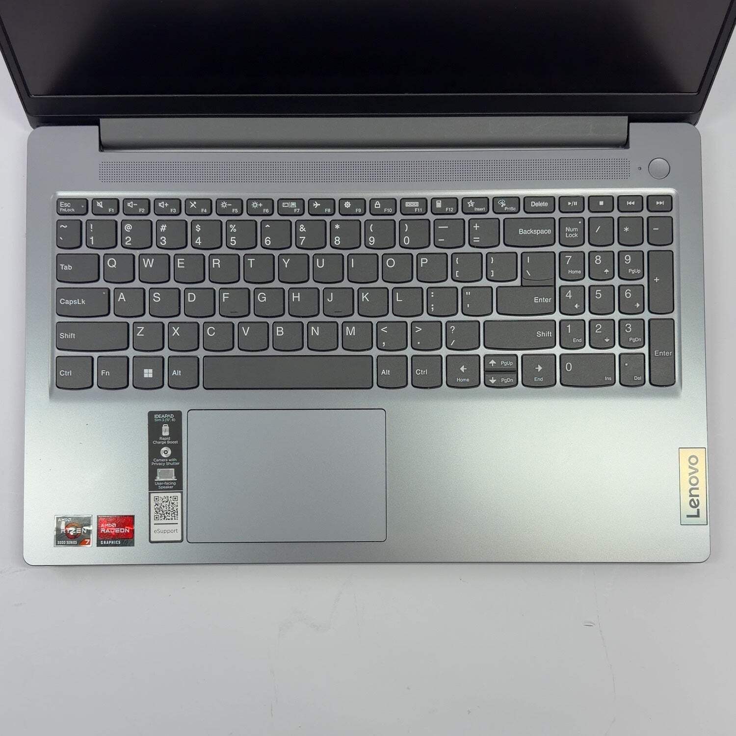 Lenovo IdeaPad Slim 3 15ABR8 15.6″ Ryzen 7 5825U 2.0GHz 16GB RAM 512GB SSD