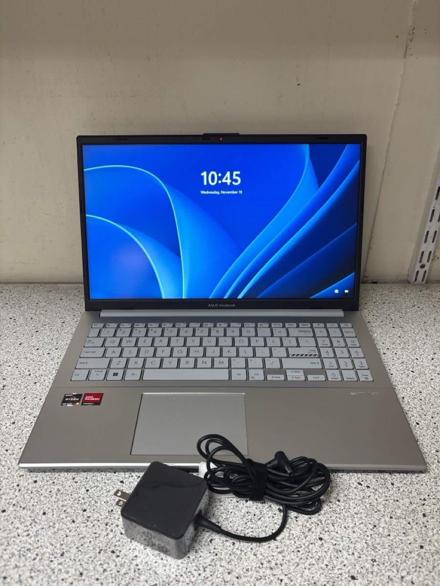 ASUS Vivobook Go 15.6” FHD Slim Laptop, AMD Ryzen 3 7320U 8GB Ram 47 (E14002362)
