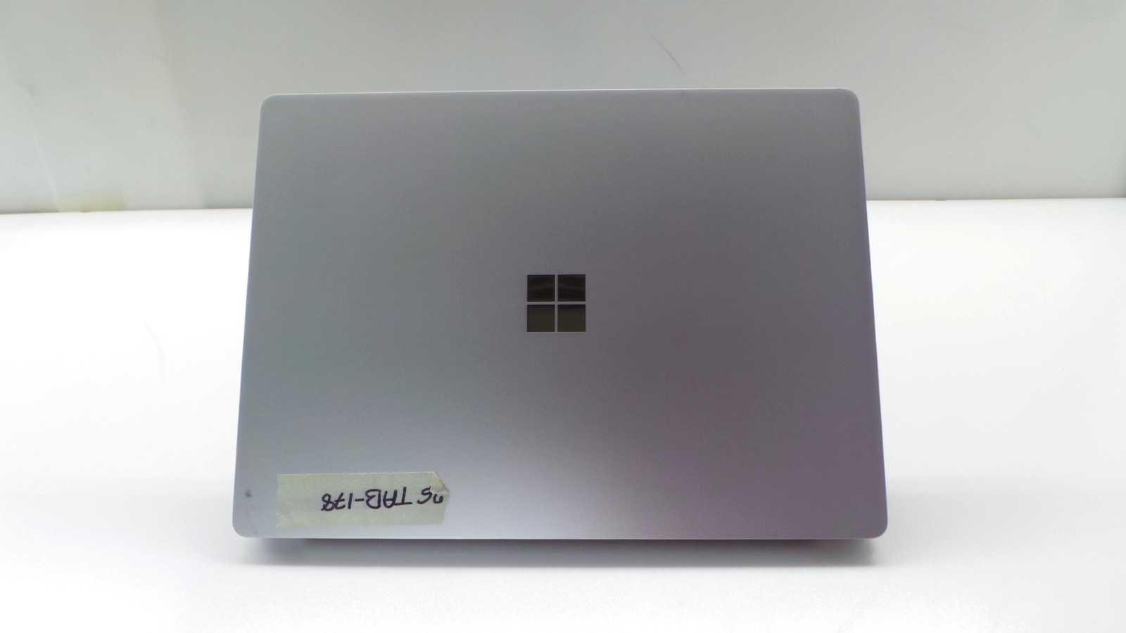 Microsoft Surface Laptop 2 | 13.5″ Touch | i7-8650U 16GB RAM 512GB SSD **READ**