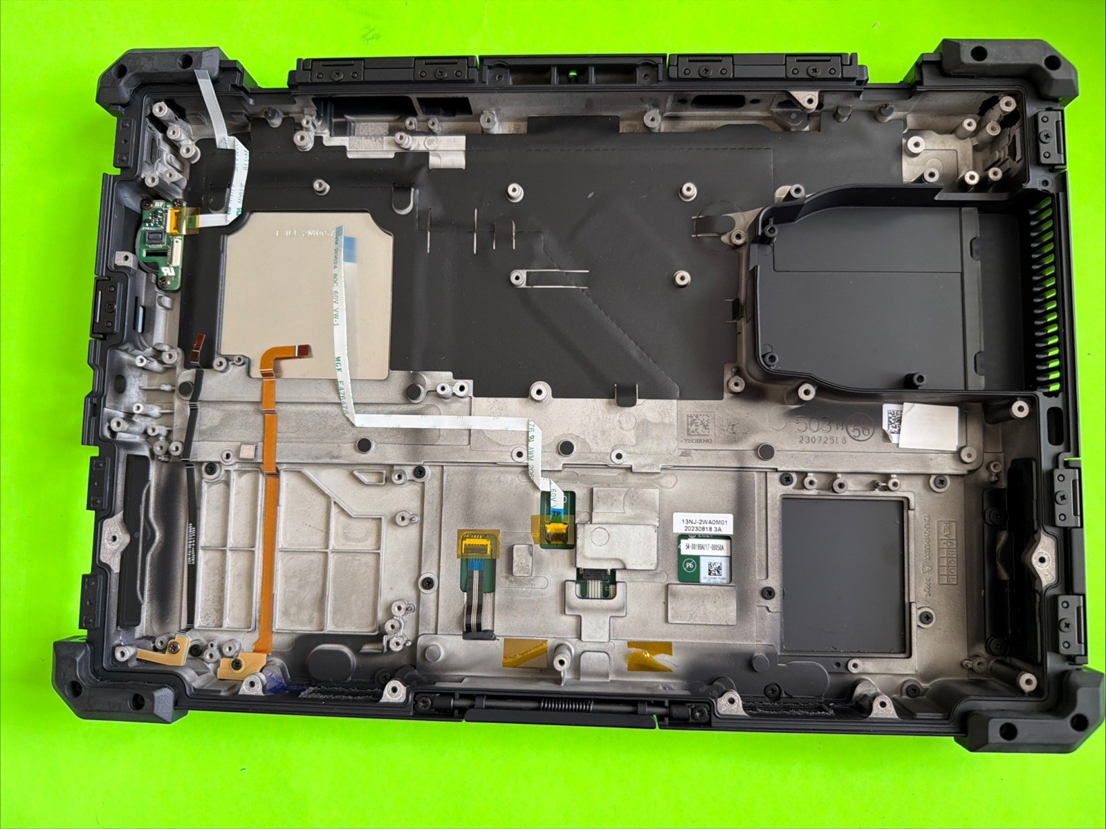 DELL LATITUDE 13 RUGGED EXTREME 7330 Palmrest Touchpad R21,6