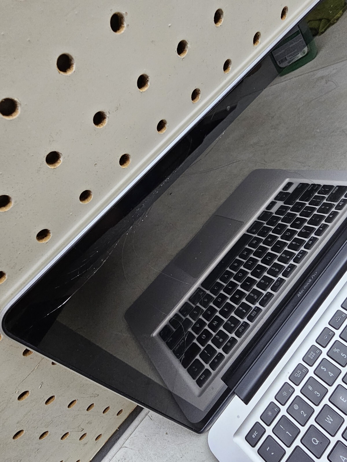 Apple MacBook Pro 9,2 Laptop – Good Image, glass cracked – 2.5 Ghz – Read Desc.