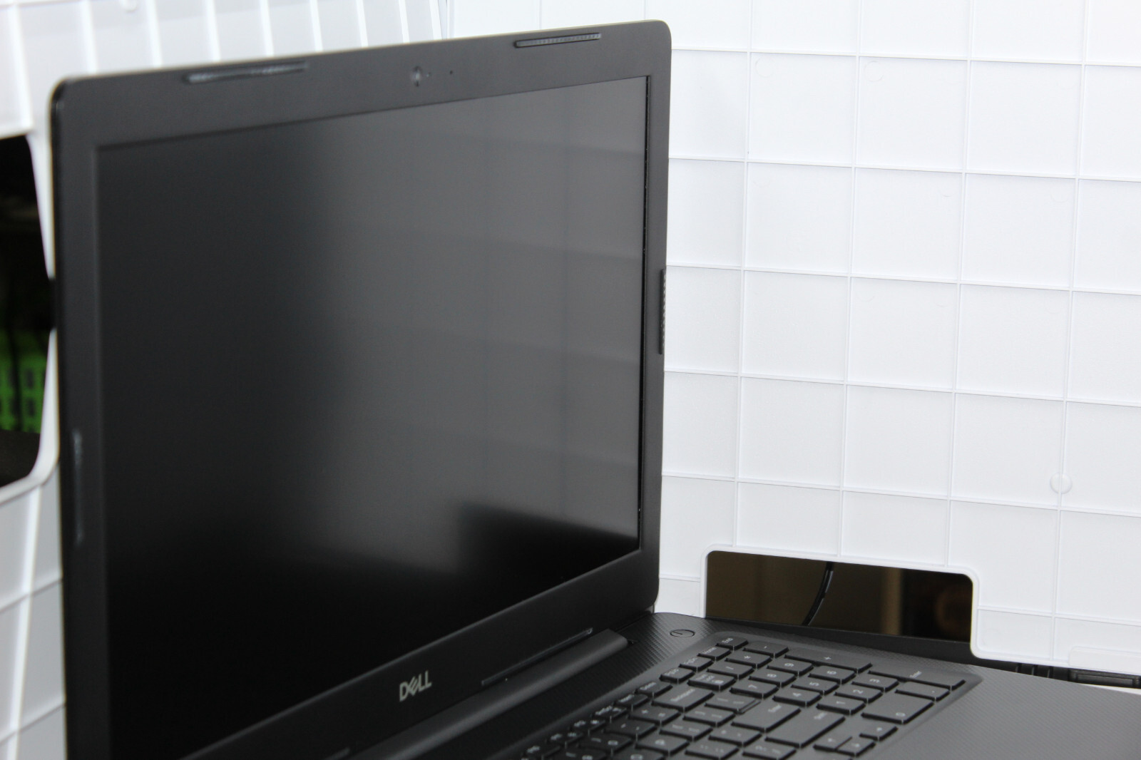 Awesome Dell Vostro 3590 15.6″ i5-10210U 1.60GHz 8GB 256GB SSD Windows 10