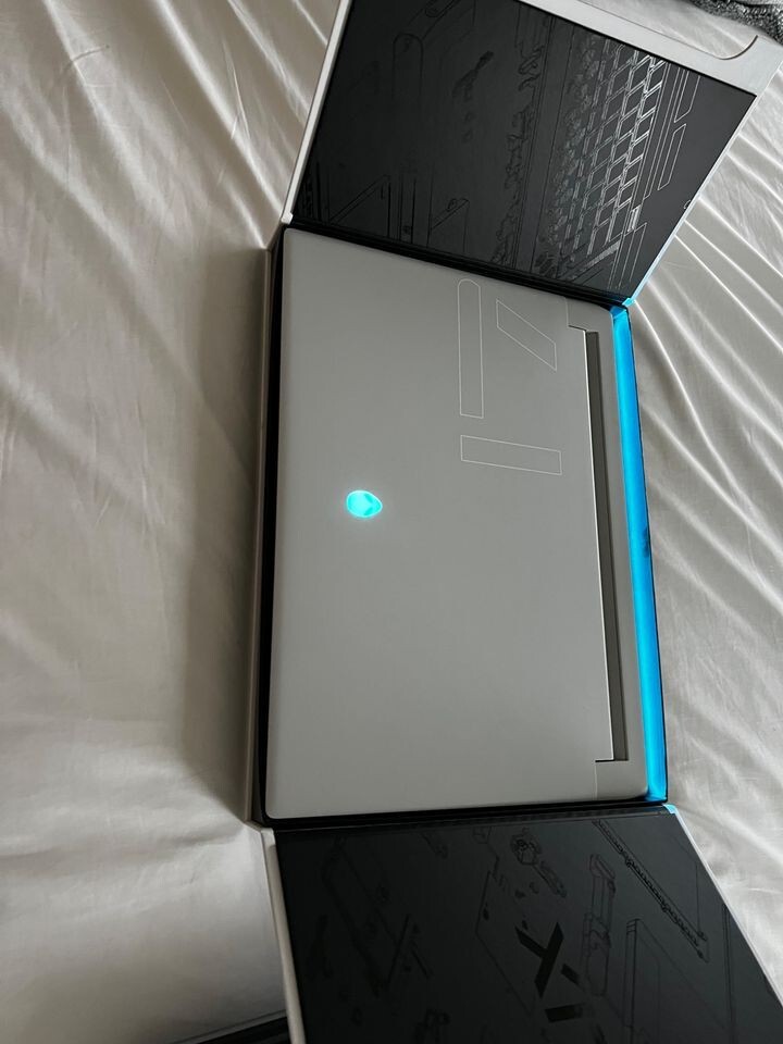 11th Gen Intel Core I7-11800H @ 2.30GHzNVIDIA GeForce RTX 3070 Laptop GPU16GB
