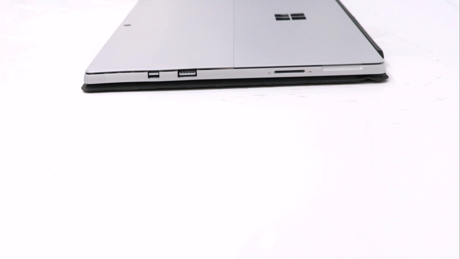Microsoft Surface Pro 12″ i5-7300u 0GB 256GB – Fair READ DESC