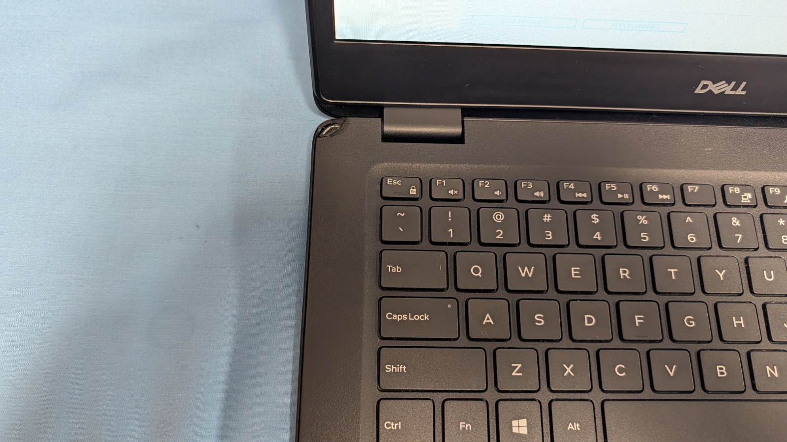 DELL LATITUDE 3400 – INTEL i5-8265U 8GB RAM NO HDD HEAVY COSMETIC READ!
