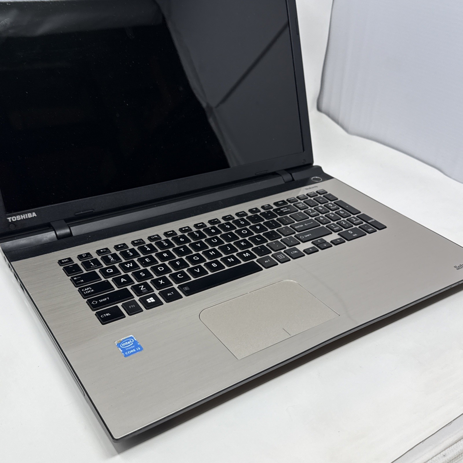 Toshiba Satellite L75-C7136 Laptop – For Parts Only