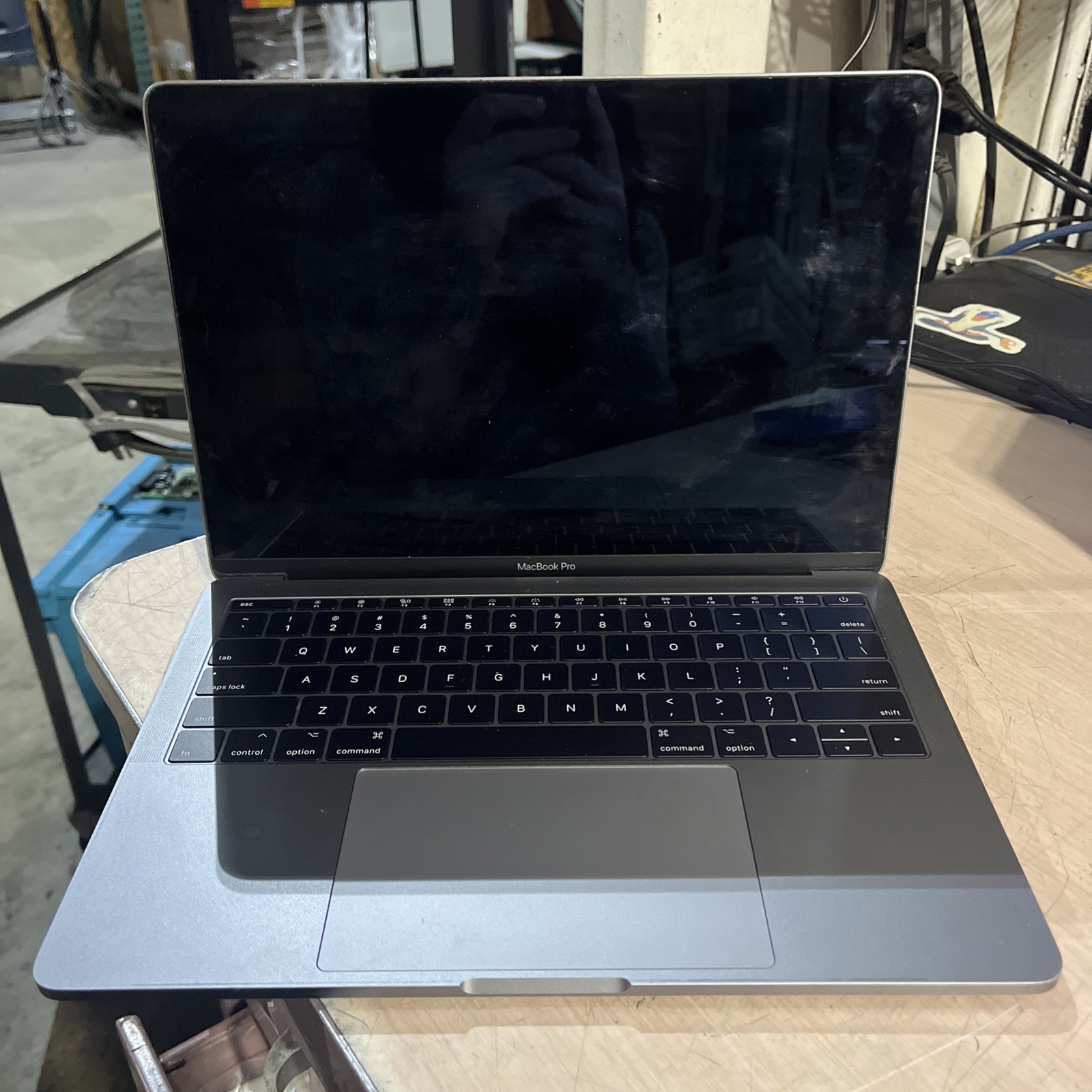 APPLE MACBOOK PRO 13″ MID-2017 CORE I5-7360U 2.3GHZ 8GB RAM NO HD .