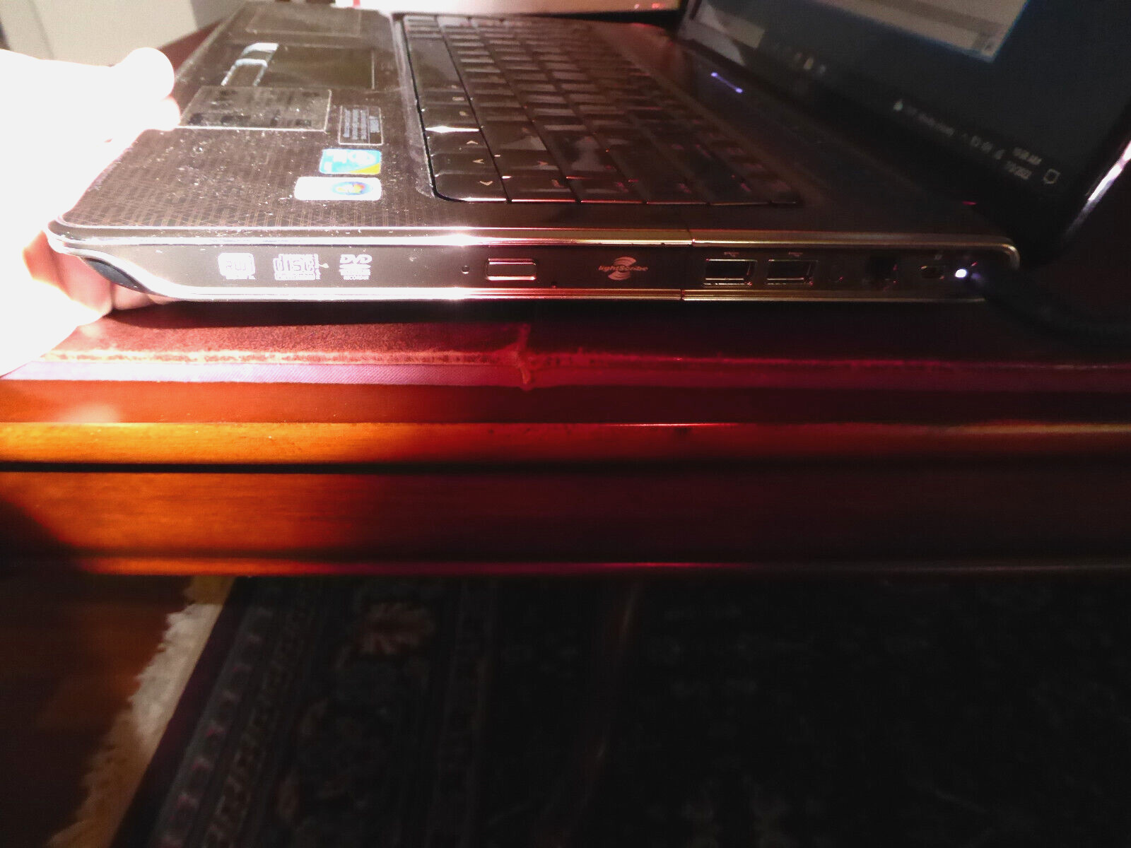 HP Pavilion dv5-1388nr 3GB, 300GB 15″ Intel Core 2 Duo T6500 @ 2.1 GHz w/Remote