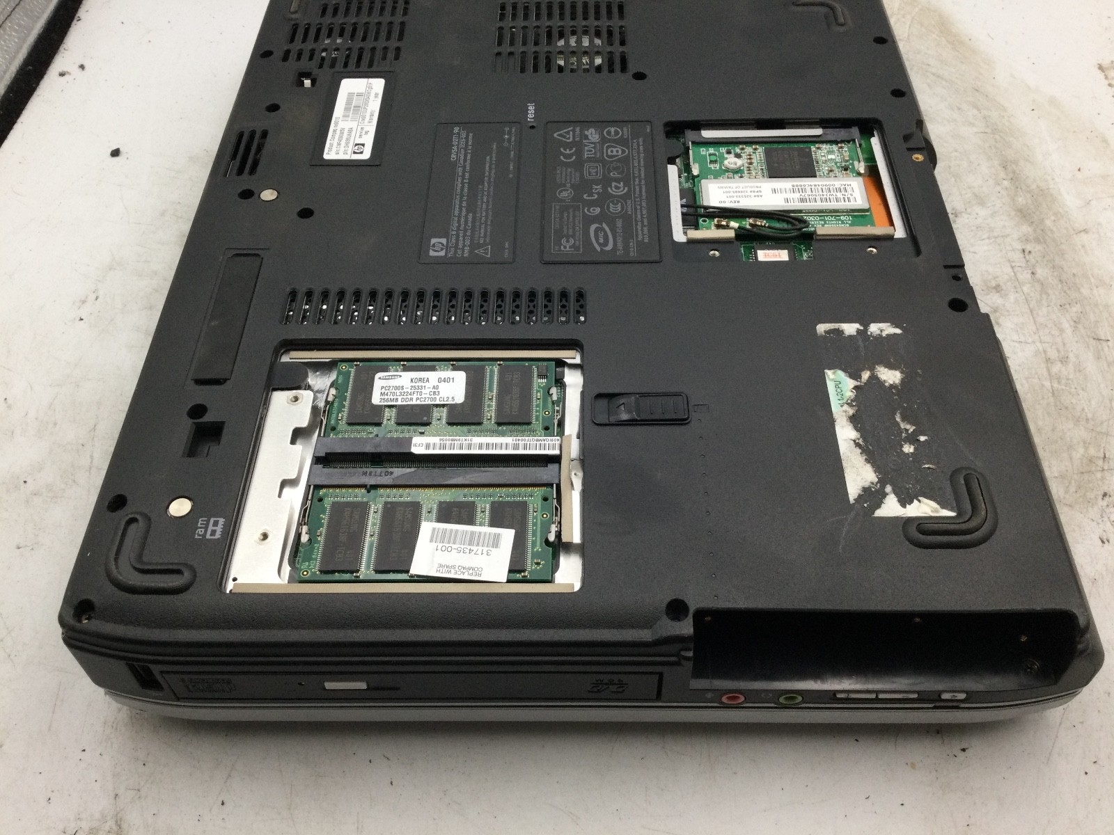 HP COMPAQ NX9010 – BOOTS TO BIOS – INTEL PENTIUM 4 – 500MB RAM – 14″ – READ – BB