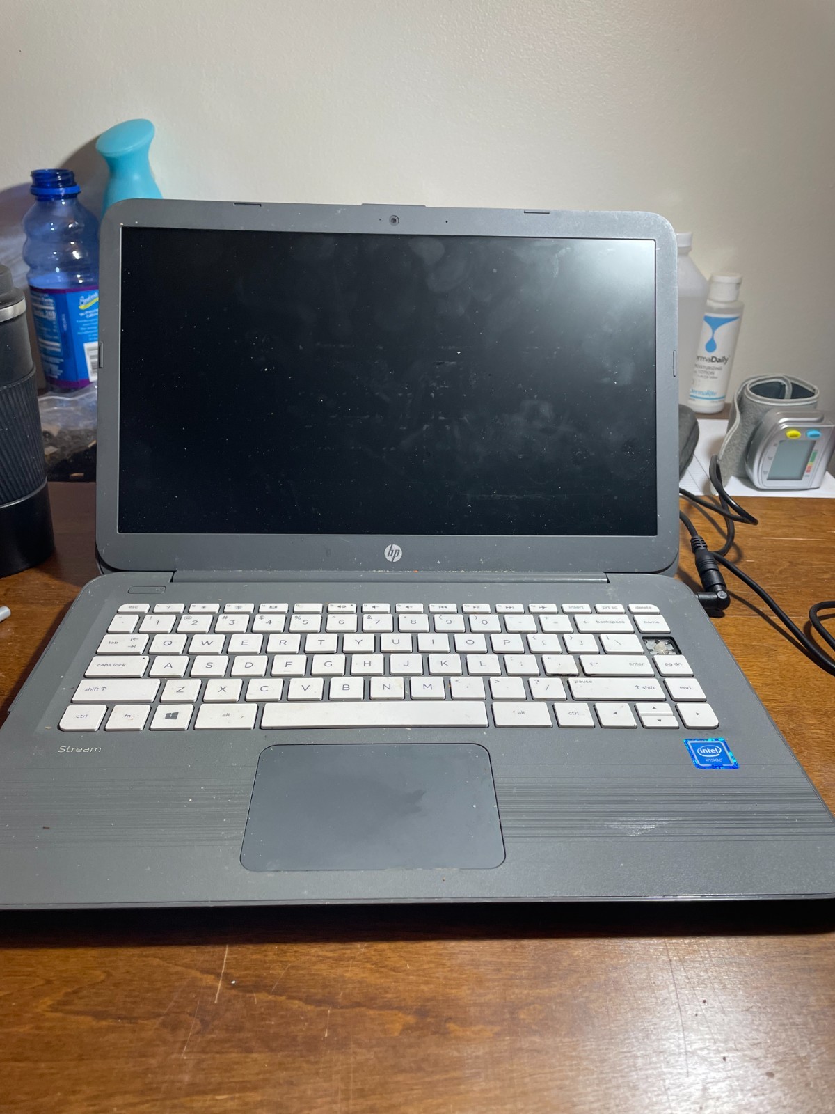 HP Stream 14-cb012wm 14″ (32GB eMMC, Intel Celeron N3060. 1.6 GHz, 4GB) Laptop –