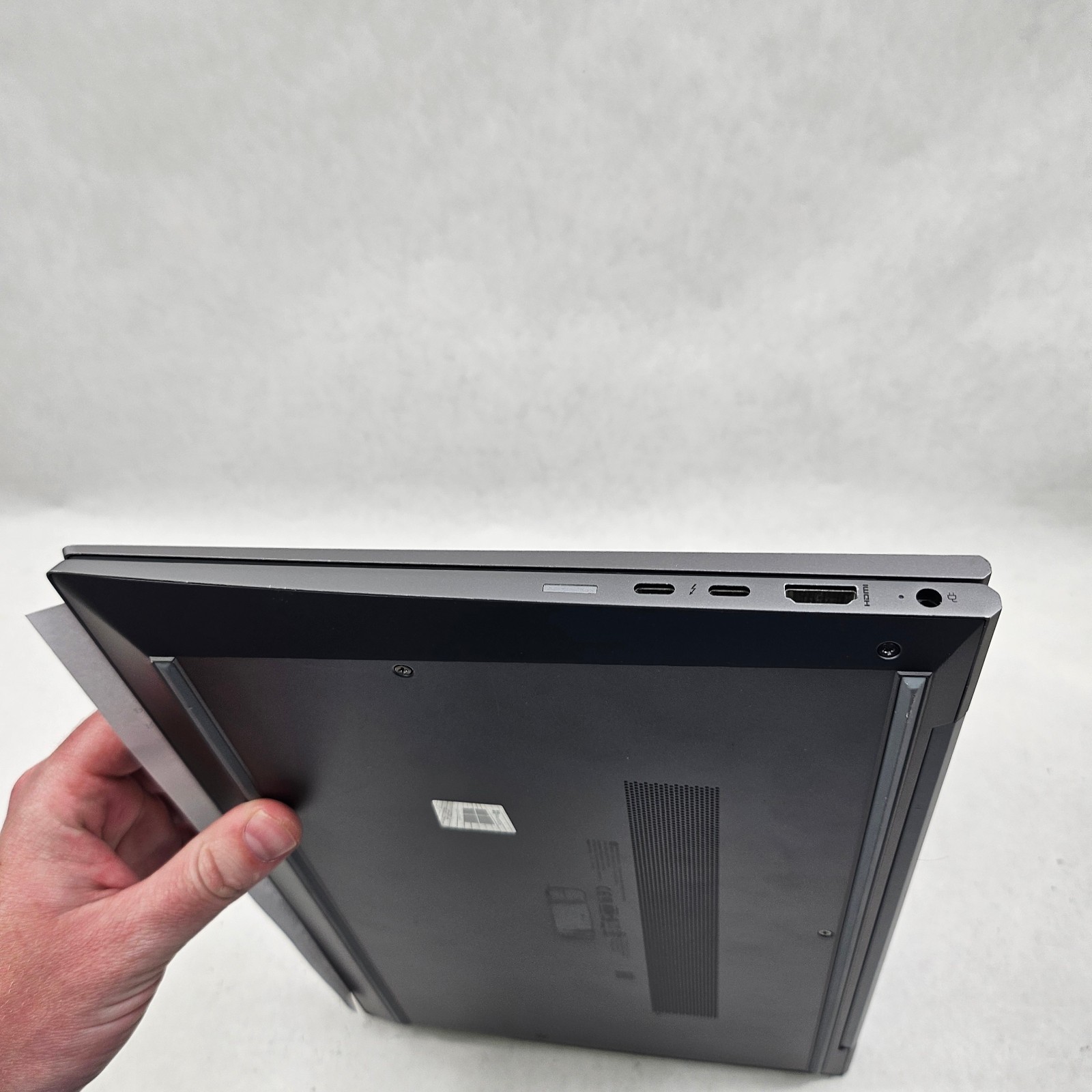 HP ZBook FireFly 14 G8 14″ i5-1145G7 2.60GHz 8GB RAM 512GB SSD No OS Read