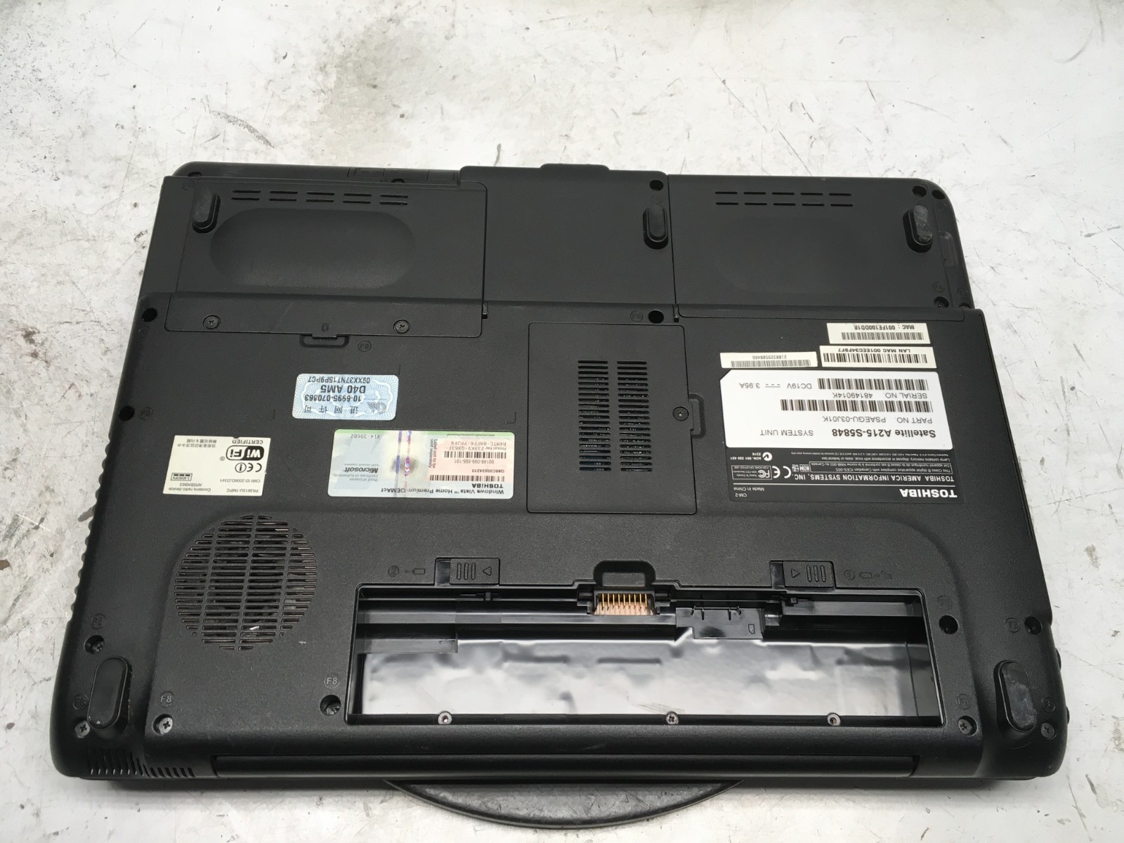 Toshiba Satellite A215-S5848 AMD Turion 64 X2 Dual-Core TL-60 2GHz 2 GB NO HDD